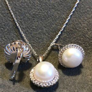 real freshwater pearls pendant and earring set su
